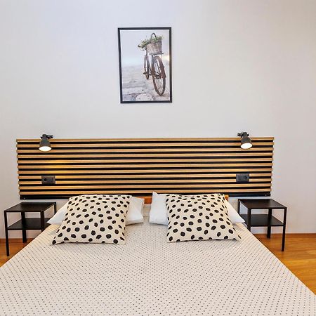 Apartments Baricevic Бол Екстериор снимка