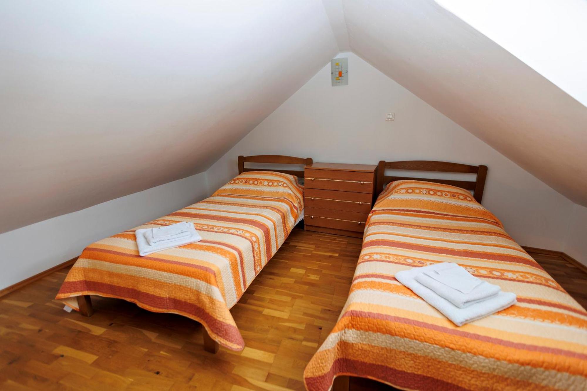 Apartments Baricevic Бол Екстериор снимка