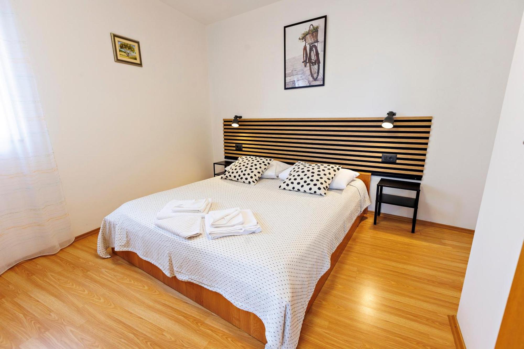 Apartments Baricevic Бол Екстериор снимка