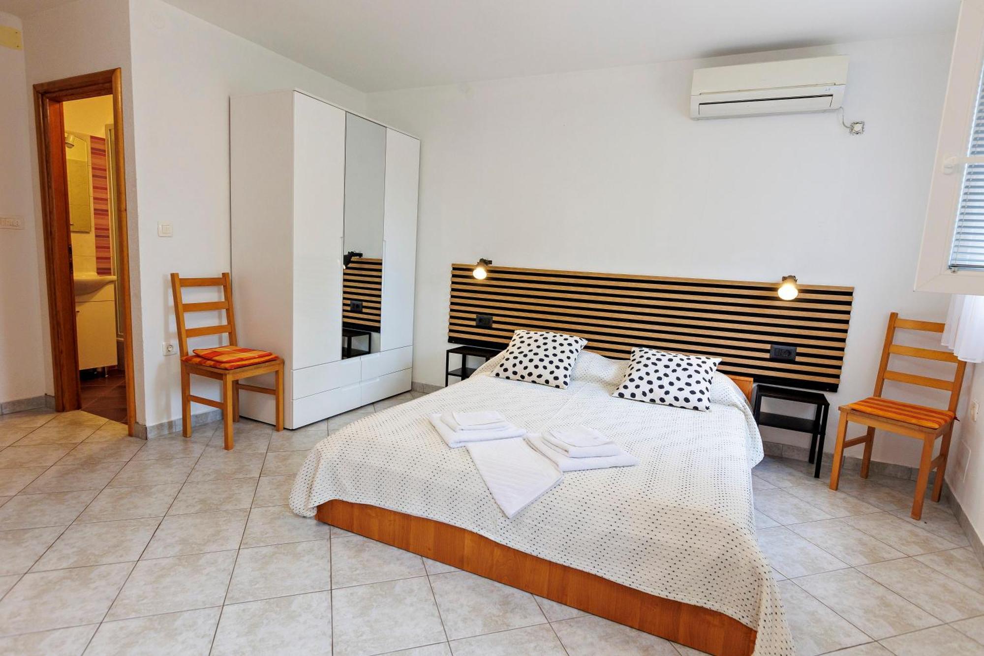 Apartments Baricevic Бол Екстериор снимка