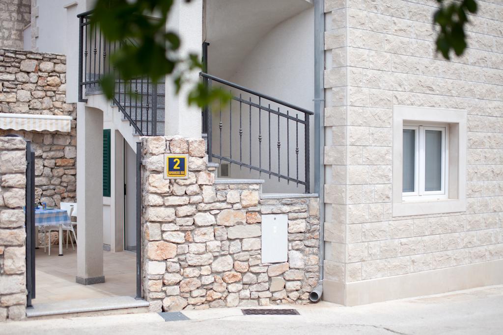 Apartments Baricevic Бол Екстериор снимка