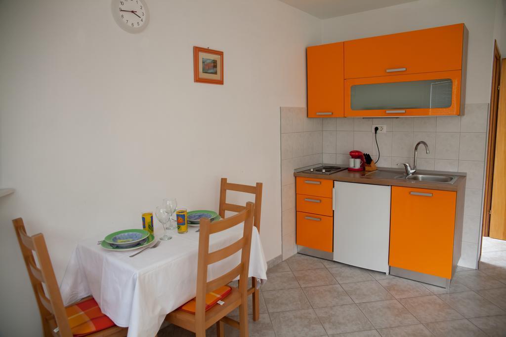 Apartments Baricevic Бол Екстериор снимка