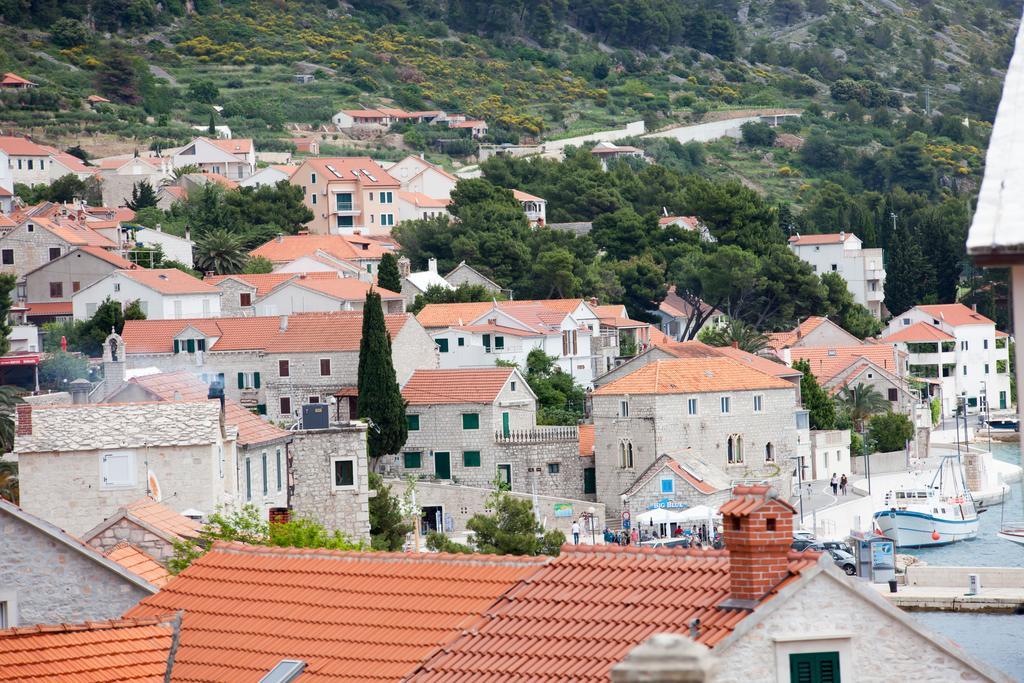 Apartments Baricevic Бол Екстериор снимка