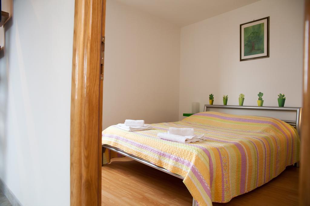 Apartments Baricevic Бол Екстериор снимка